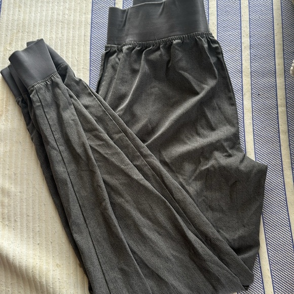 Top and bottom scrubs - Picture 4 of 4